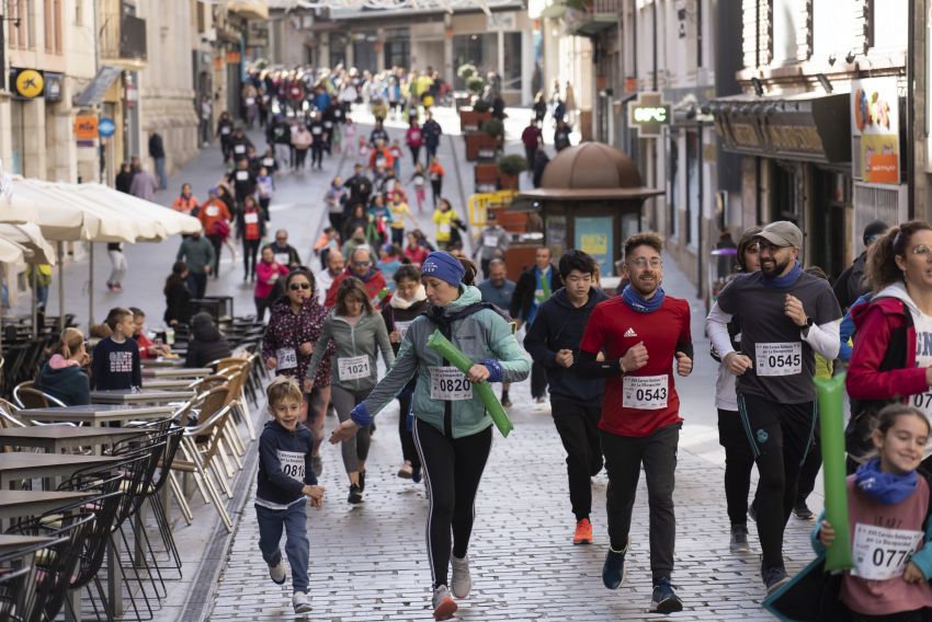 Más de 2.000 personas recorren las calles de Teruel en la Carrera Solidaria por la Discapacidad