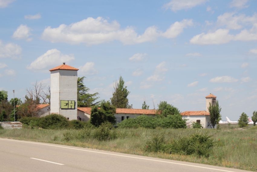 El Aeropuerto de Teruel licita dos naves por 3,2 millones, una para pseudo-satélites de gran altitud