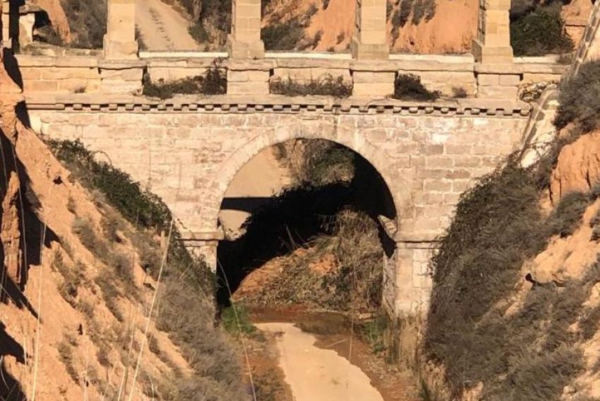 Cortada la vía verde Val de Zafán por un desprendimiento en el puente de La Torica