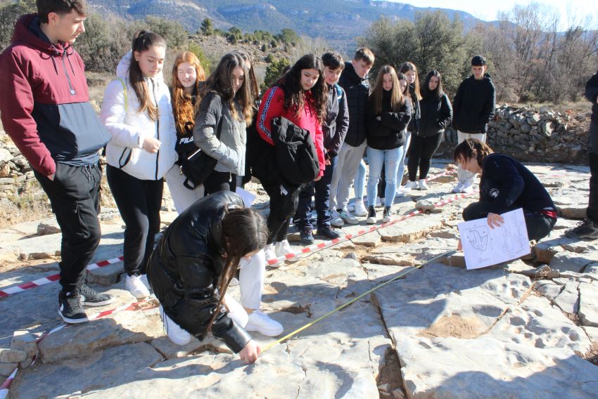 Las huellas de dinosaurio marcan el camino de los jóvenes hacia las vocaciones científicas