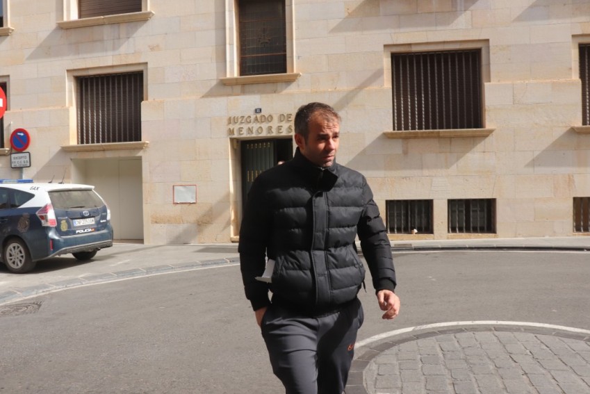 El juez deja en libertad provisional al concejal Carlos Aranda, que seguirá como investigado por presunta agresión sexual a un joven que denunció tocamientos