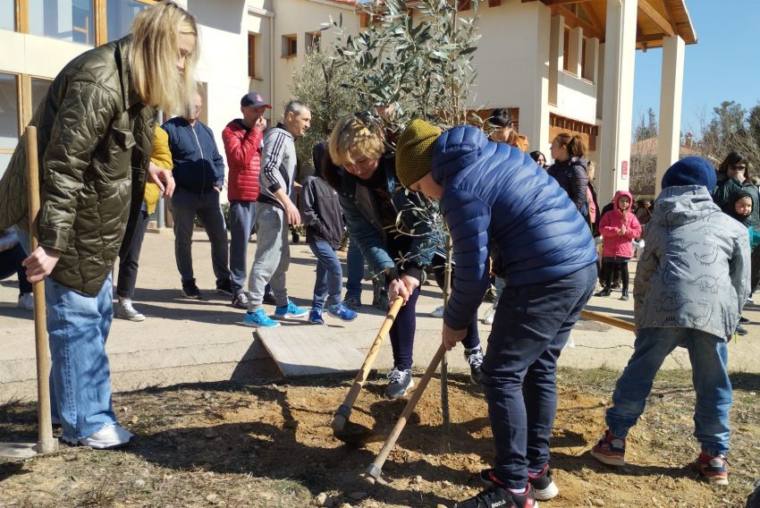 Sabor a Ucrania, a paz y a solidaridad en los actos del Día del Árbol en Andorra