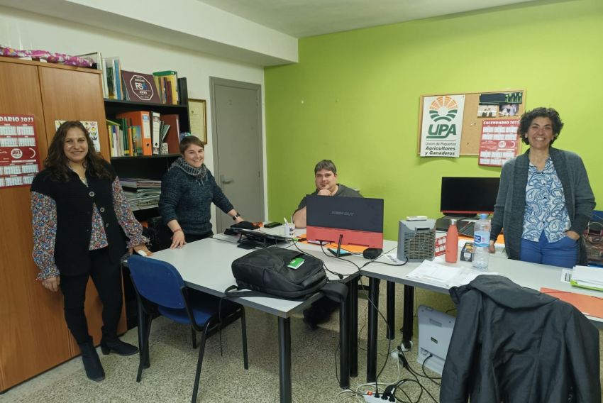 Una agricultora de Palencia pasa una semana en una explotación agraria de Lagueruela