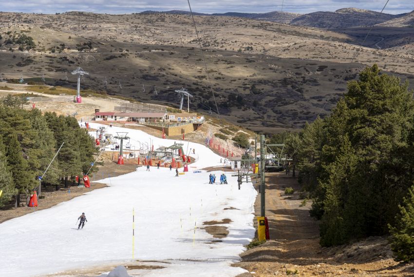 Las estaciones de Nieve de Teruel cierran una temporada ‘sprint’ cargada de récords de esquiadores