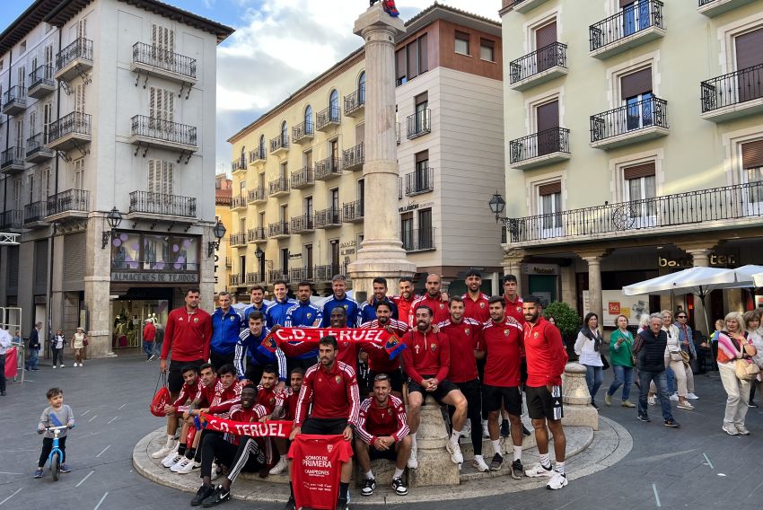 Las instituciones turolenses homenajean al campeón en  una jornada de celebración