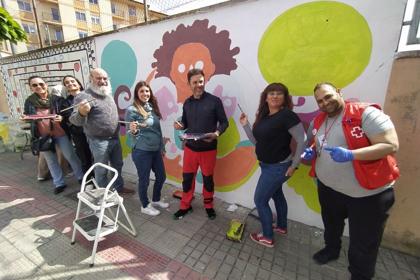 Un mural diseñado por Elena Castillo homenajea a las personas voluntarias