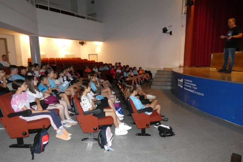 Escolares de Primaria debaten en el Campus sobre los cambios que llegan con la IA