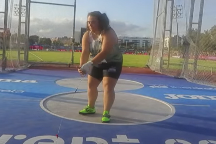 Elena Sanz disfruta de su debut  y supera la barrera de los 50 metros en el Campeonato de España absoluto de atletismo