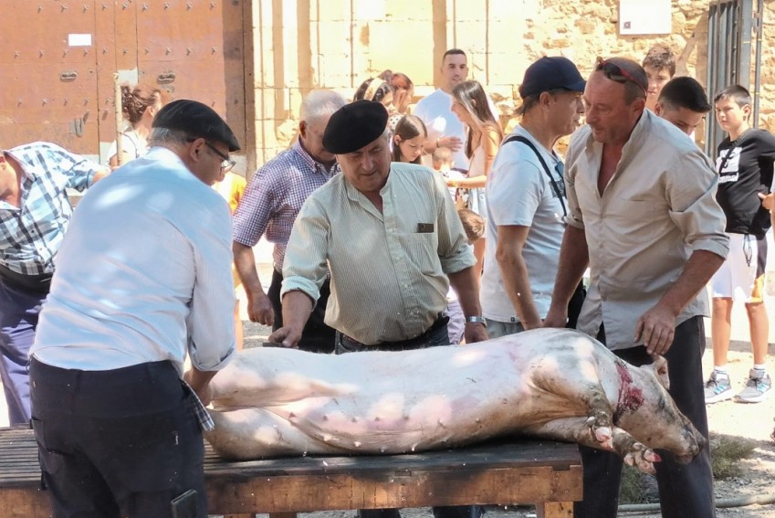 La Feria Solidaria de Antaño arranca en Puertomingalvo con 40 puestos