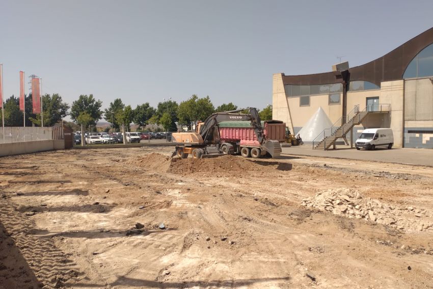 Comienzan los trabajos de construcción de un Burger King junto a las instalaciones de Dinópolis