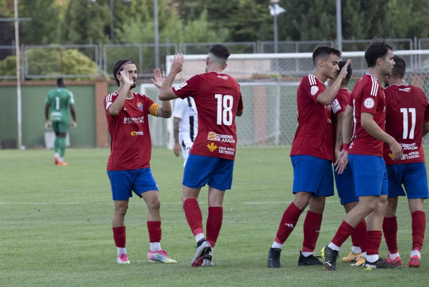 El CD Teruel aprueba con nota su examen más difícil del verano ante el Castellón (1-1)