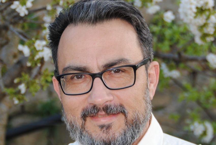 José Manuel Soriano, poeta de Alcañiz: “La poesía se escribe sin máscaras, porque  lo contrario coartaría la libertad creativa”