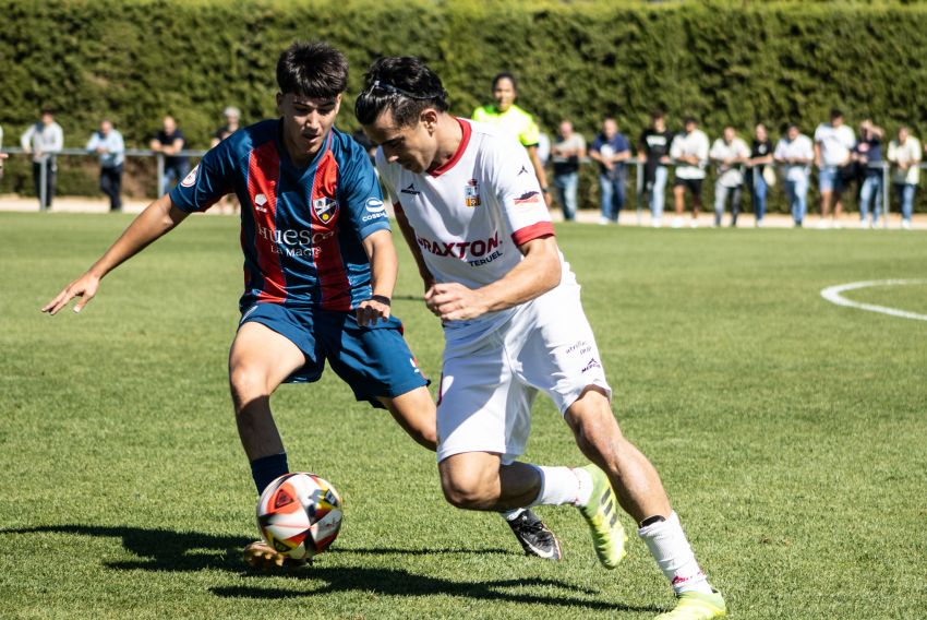 El Utrillas se ve superado en Huesca tras jugar media hora con uno menos (2-1)