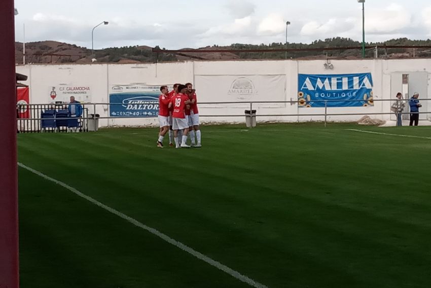 El Calamocha se afianza en la zona de play-off a balón parado (2-0)