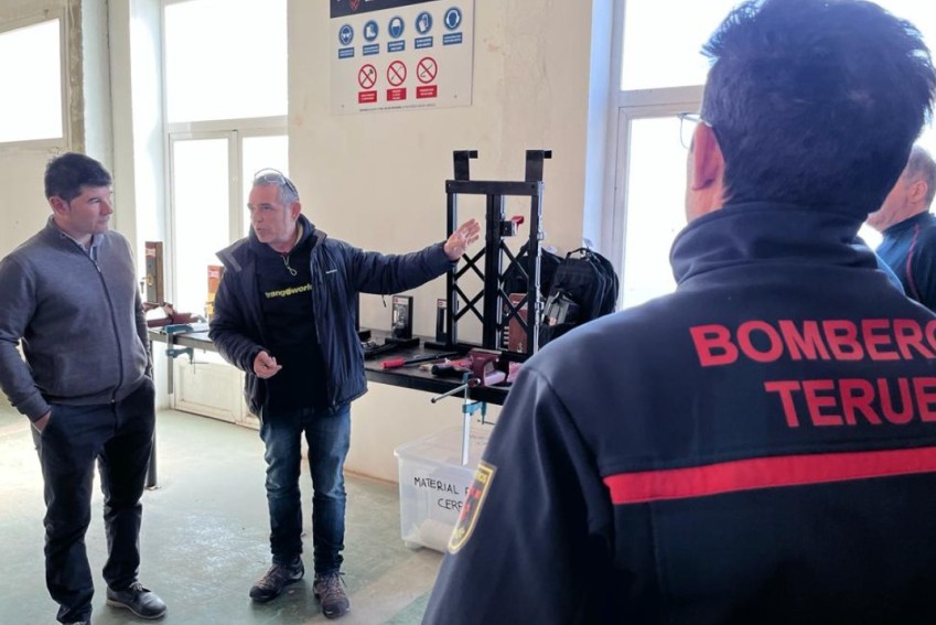 El Servicio de Bomberos de la DPT se forma en el método ‘Katana’, un sistema innovador de apertura de puertas en emergencias