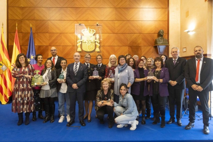 La Coordinadora de Organizaciones Feministas recoge un reconocimiento Menina