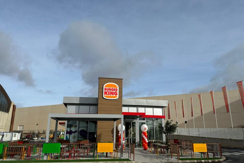 La cadena Burger King inaugura su primer restaurante en Teruel junto a las instalaciones de Dinópolis