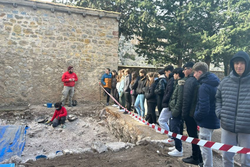 Aparecen los restos de 14 personas en la exhumación de una fosa de la guerra en Albarracín