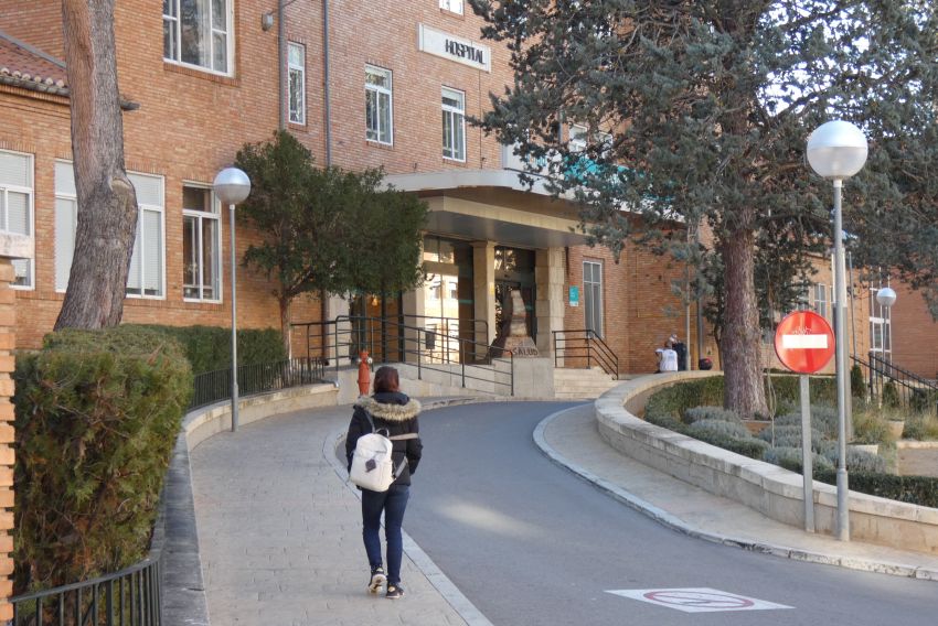 Un médico de familia refuerza el servicio de Dermatología en el Hospital Obispo Polanco ante la falta de especialistas