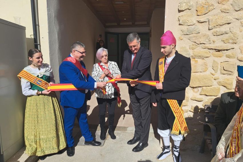 El consejero de Medio Ambiente y Turismo, Manuel Blasco, inaugura el pabellón de Torrecilla de Alcañiz