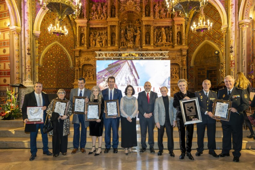 La bóveda salpicada  de estrellas de la iglesia  de San Pedro enaltece amores de altos vuelos