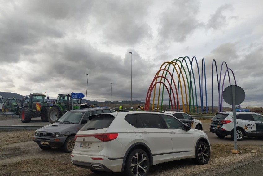 Los agricultores realizan cortes intermitentes en la A-23 en Calamocha de 16.00 a 19.00 horas