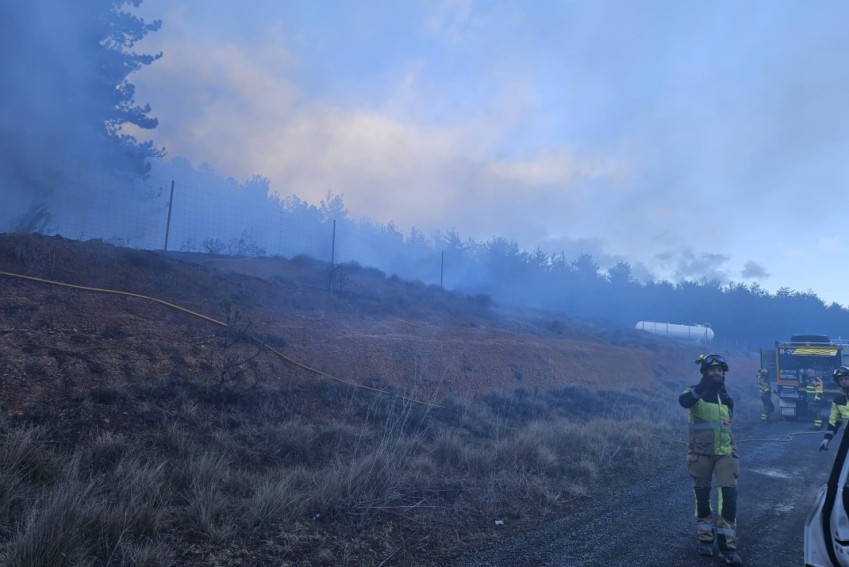 Alarma por un incendio cerca  de un depósito de gas en la Venta del Aire que pudo ser controlado