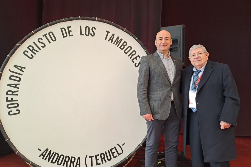 Fernando Galve, presidente de la Ruta del Tambor y Bombo: “Vengas de donde vengas, si te pones una túnica y te cuelgas un tambor puedes participar como uno más”