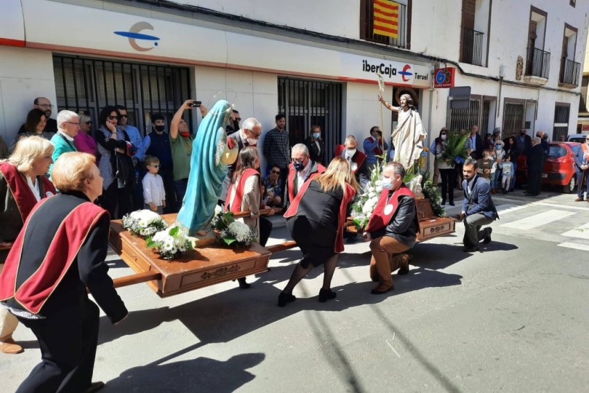 El Rodillé de Muniesa, la procesión donde el Encuentro se hace de rodillas