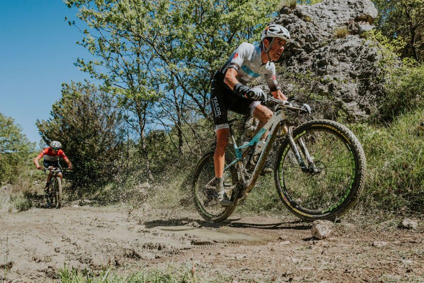 Roberto Bou supera la accidentada tercera etapa y termina quinto