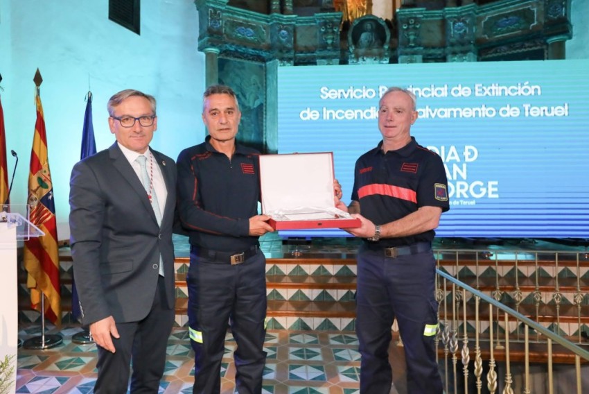 Homenaje a los Bomberos por el trabajo realizado en el derrumbe de San Francisco