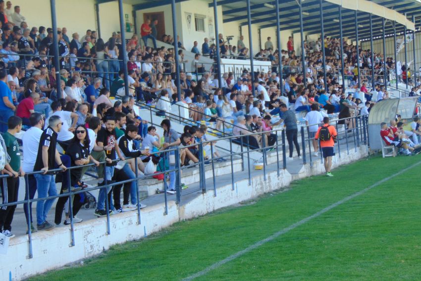 El Andorra juega  su primera bola para regresar a la Tercera División