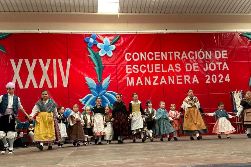 El sonido de las castañuelas y bandurrias atrae hasta Manzanera a más de 700 personas