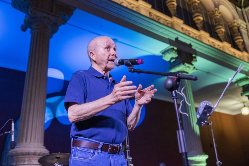 Tomás Bosque, cantautor de La Codoñera: “No sé dónde estaban hace cuarenta años los que ahora dan tanta guerra con el chapurriau”