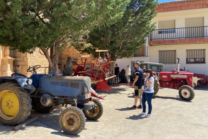 Celadas honra a su pasado y a su presente agrícola reuniendo 60 tractores clásicos