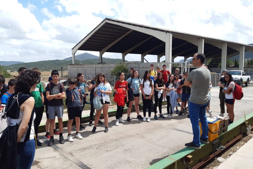 Alumnado de Cantavieja visitó la planta de compostaje de Peñarroya