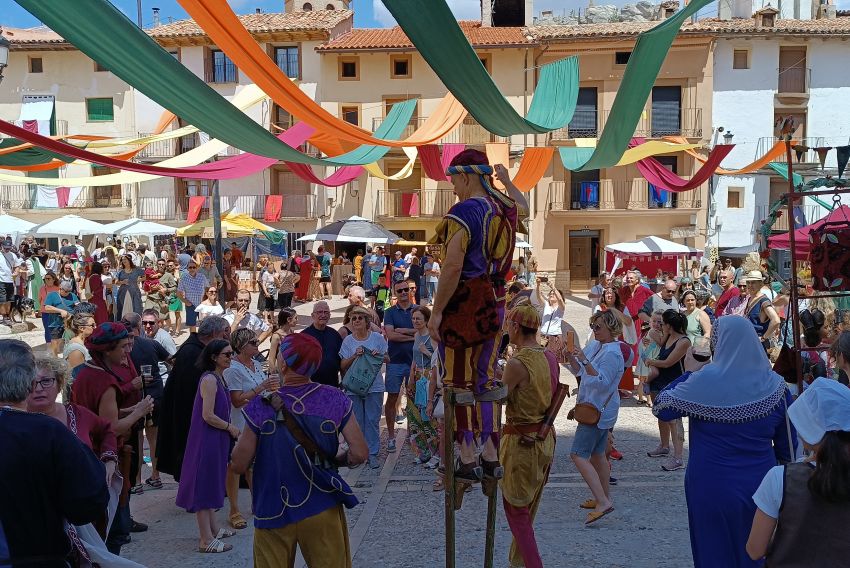 Montalbán vuelve a su pasado medieval con teatro, mercadillo, música y muchas ganas de fiesta