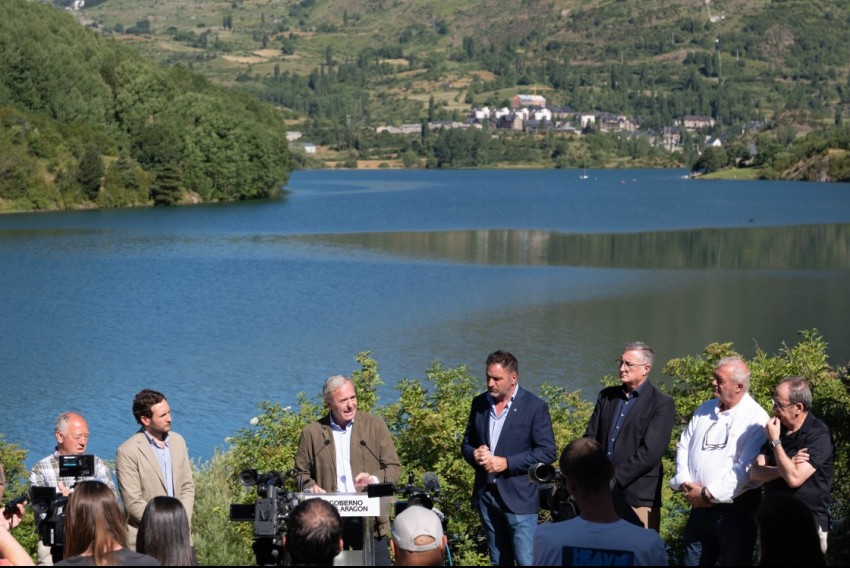 Aragón prohibirá en una normativa de paisajes las placas fotovoltaicas en los embalses