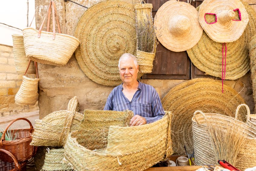 Vicente Redón, artesano: “Se han perdido muchos usos  de la palma y el esparto por culpa de los materiales plásticos”