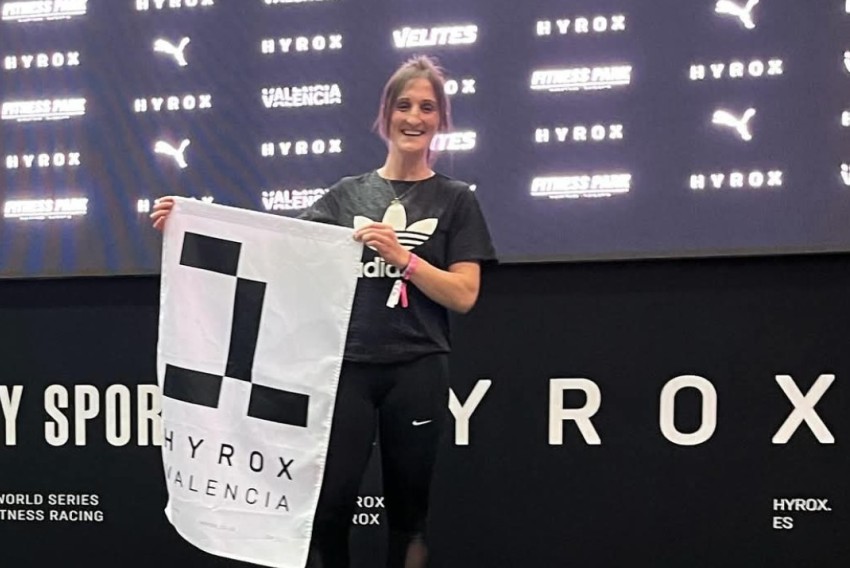 Mónica Ferrer, líder en la competición Hyrox de Valencia