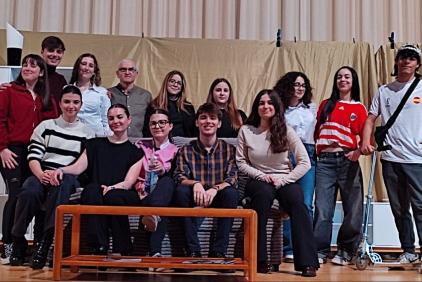 El grupo de teatro La Guardia conquista al público en su reestreno