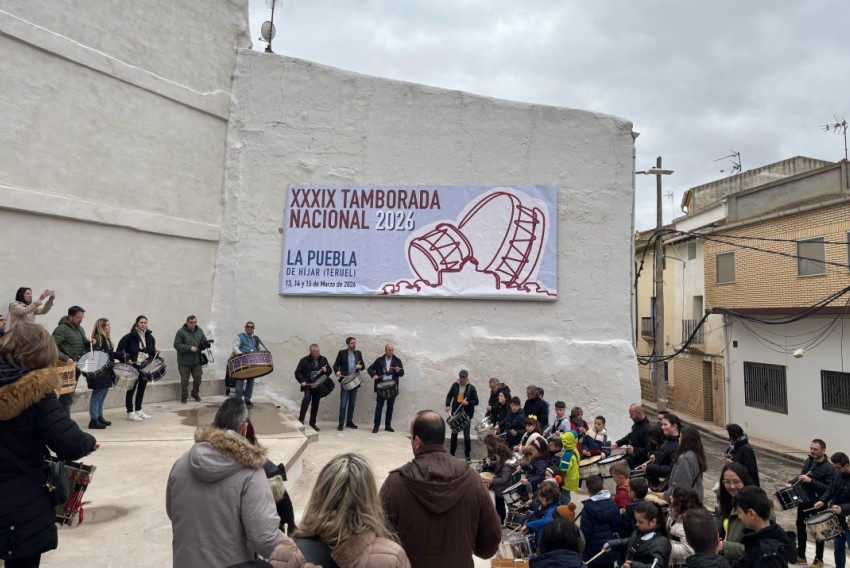La Puebla de Híjar presenta la imagen de la Tamborada Nacional que acogerá en 2026