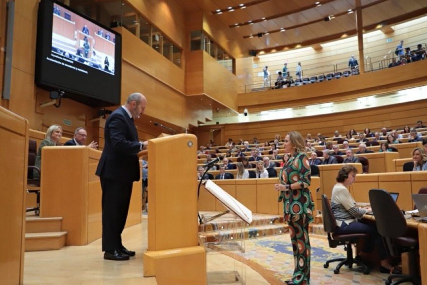 Mayte Pérez toma posesión de su escaño como senadora