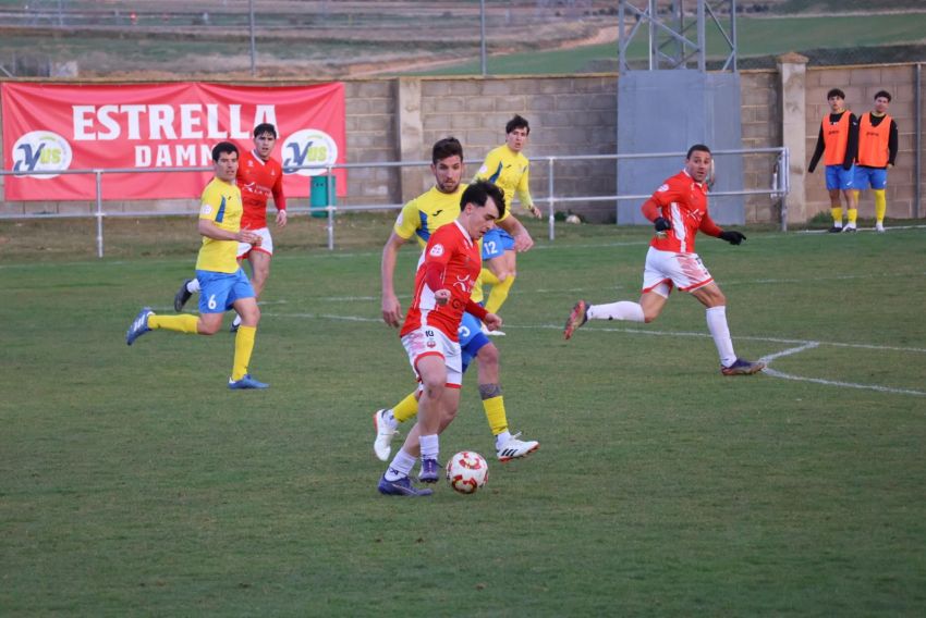 Entre procesiones y barro, media liga en Tercera está en juego este Jueves Santo