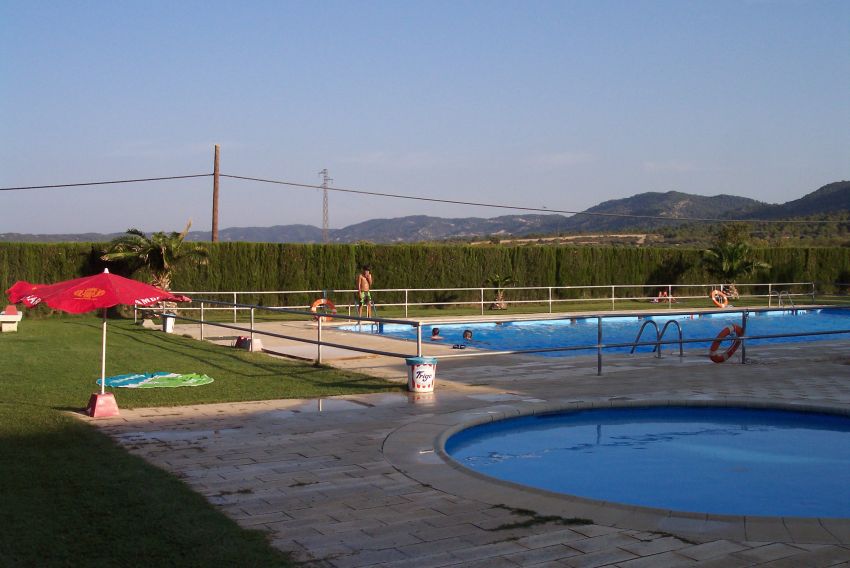 Torrevelilla abre la adjudicación del bar y las piscinas para este verano