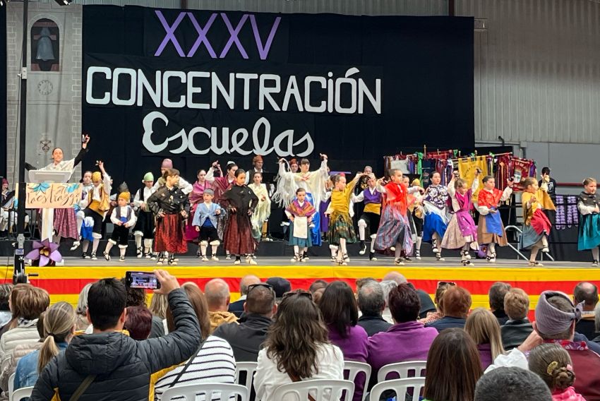 Las Escuelas de Jota de los pueblos de Teruel muestran su vigor en Monreal