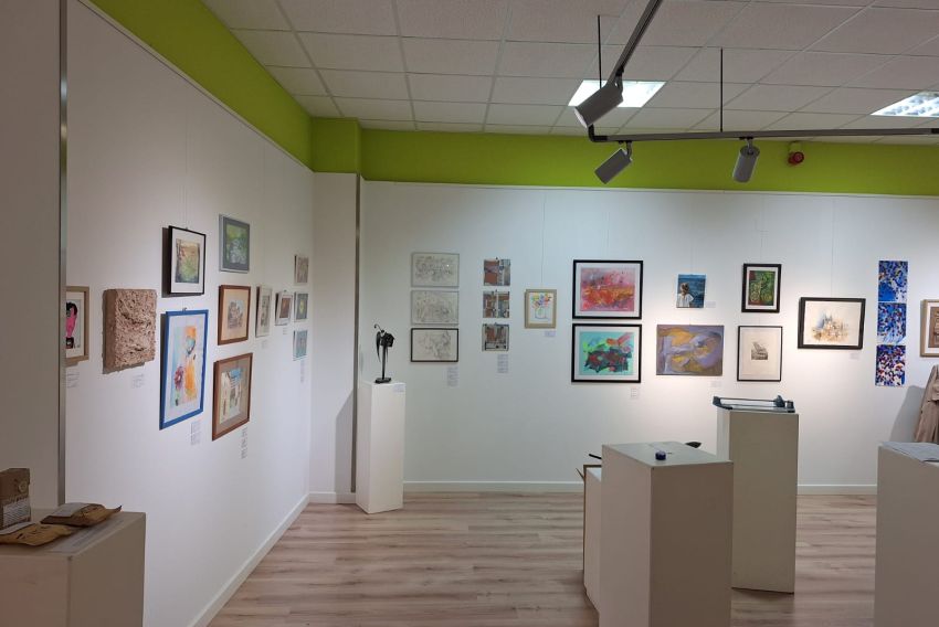 El arte turolense vuelve a ponerse solidario con una gran colectiva