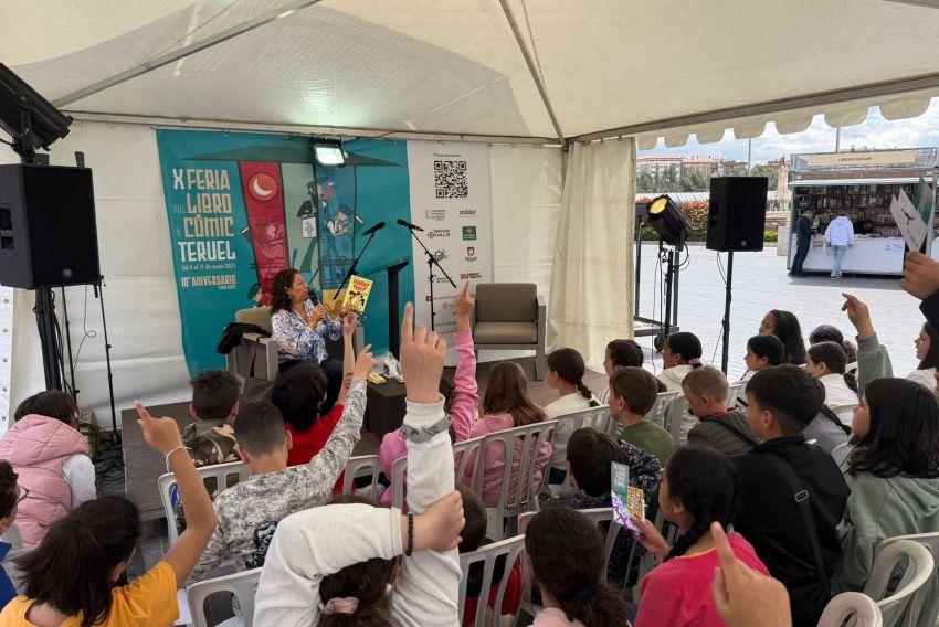 La Feria del Libro y el Cómic de Teruel afronta su jornada central mirando de reojo al cielo