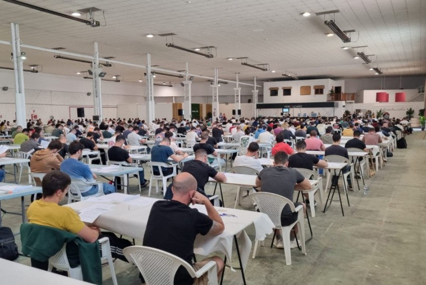 Opositores a bomberos se examinan en Alcañiz para acceder a 40 plazas de la Diputación de Teruel