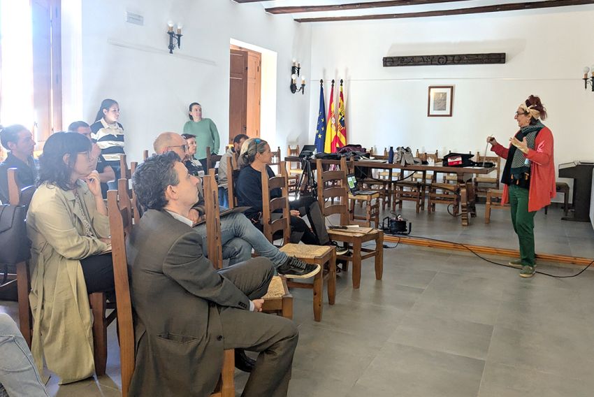 Conocer la normativa, definir la oferta  y que sea diferente, claves al emprender